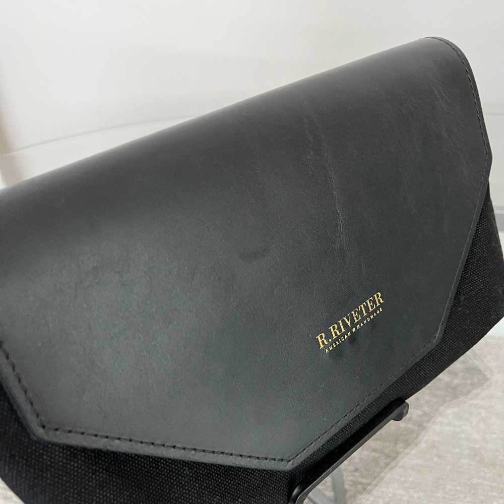 R Riveter Patton crossbody - Picture 7 of 7